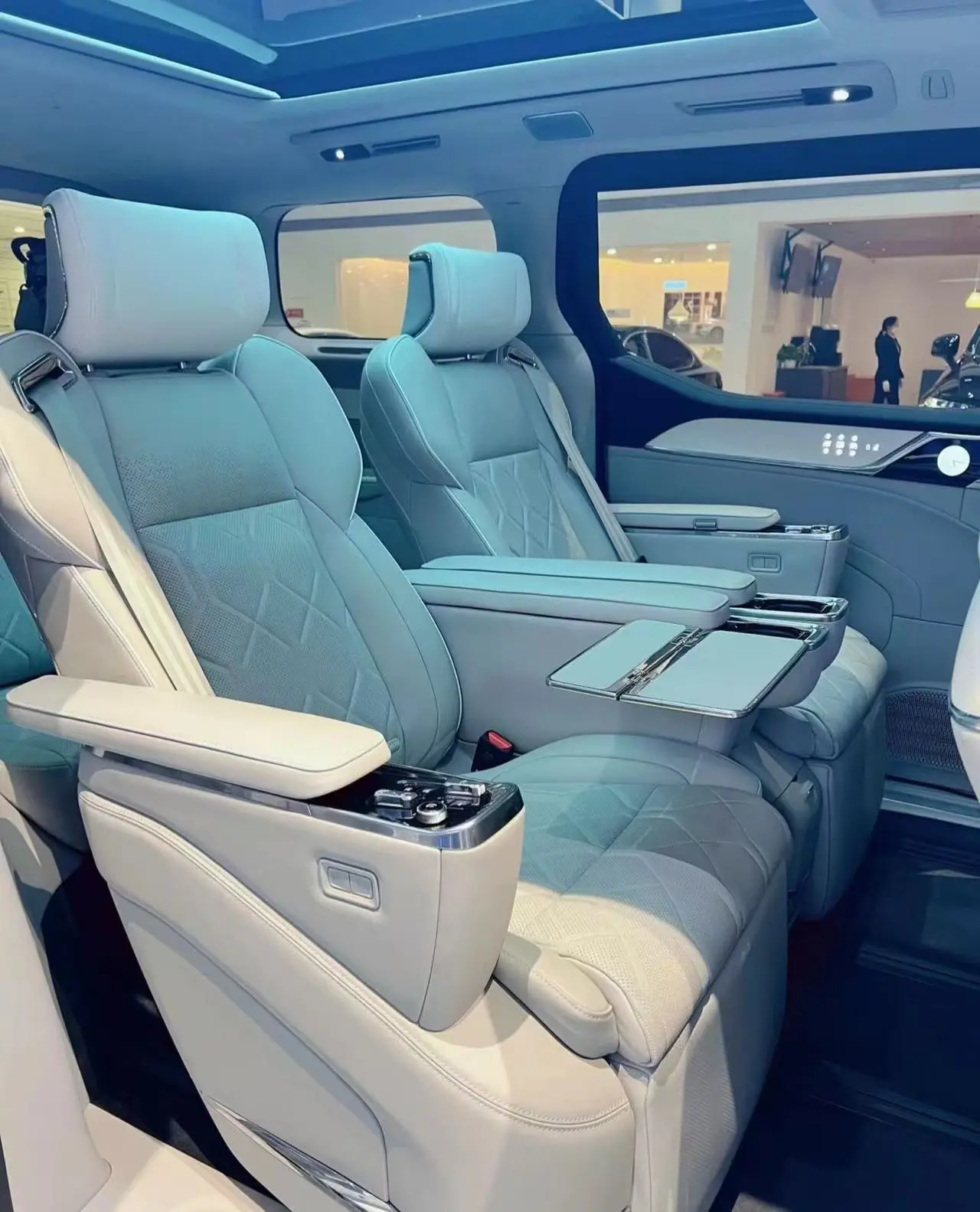 Comfortable day trip vehicle cabin